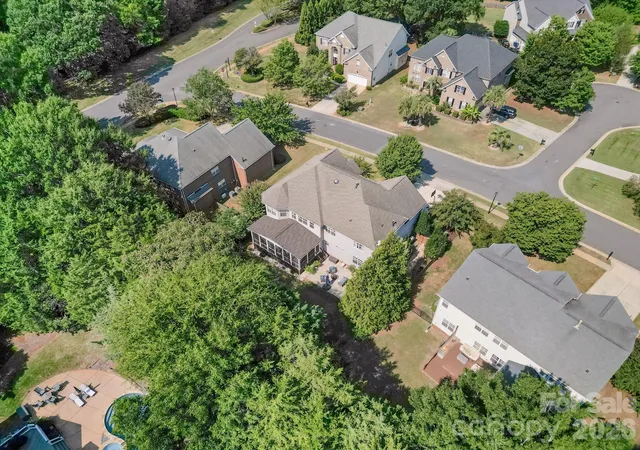 Photo 3 of Single family home for sale at 402 Deercross Ln, Waxhaw, NC 28173 | MLS# 4424603 | Listing updated on 2026-10-07