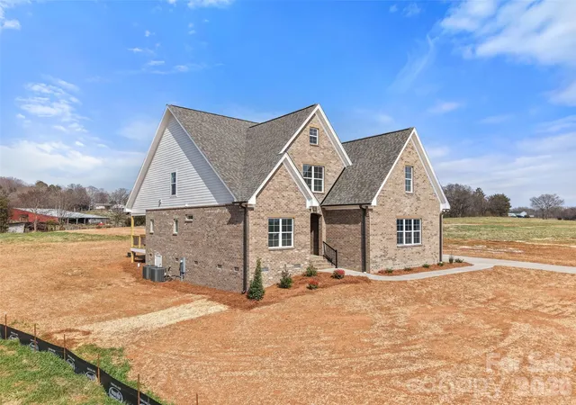 Photo 3 of Single family home for sale at 174 Orchard Grass Ct, Mocksville, NC 27028 | MLS# 4424604 | Listing updated on 2026-09-16