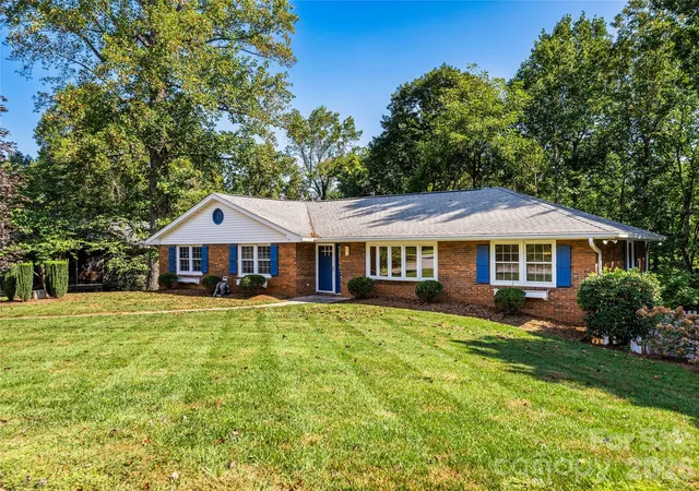 Photo 3 of Single family home for sale at 531 Bluebird Ridge, Asheville, NC 28804 | MLS# 4424625 | Listing updated on 2026-10-06