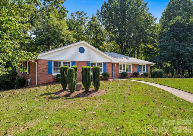 Photo 3 of Single family home for sale at 531 Bluebird Ridge, Asheville, NC 28804 | MLS# 4424625 | Listing updated on 2026-10-06