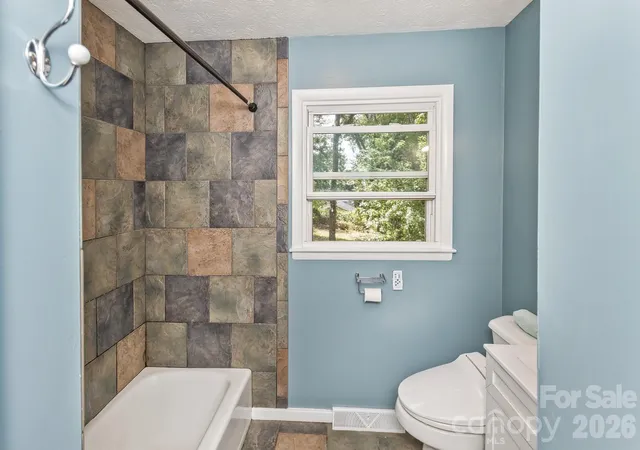 Photo 3 of Single family home for sale at 31 Wilmington Rd, Asheville, NC 28803 | MLS# 4424630 | Listing updated on 2026-09-30
