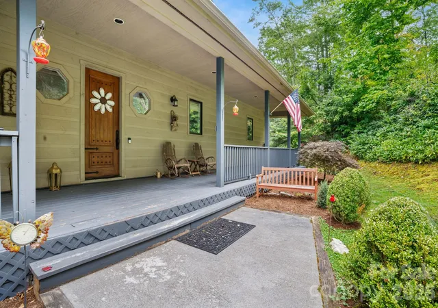 Photo 3 of Single family home for sale at 4968 Hickory Nut Gap Rd, Banner Elk, NC 28604 | MLS# 4424631 | Listing updated on 2026-09-22