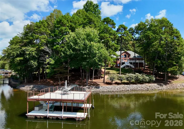 Single family home for sale at 140 Holt Ln, Mooresville, NC 28117 | MLS# 4424635