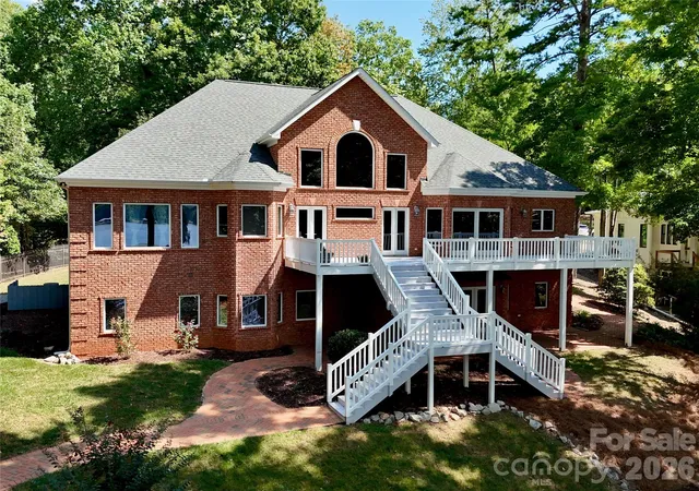 Photo 1 of Single family home for sale at 140 Holt Ln, Mooresville, NC 28117 | MLS# 4424635 | Listing updated on 2026-09-24
