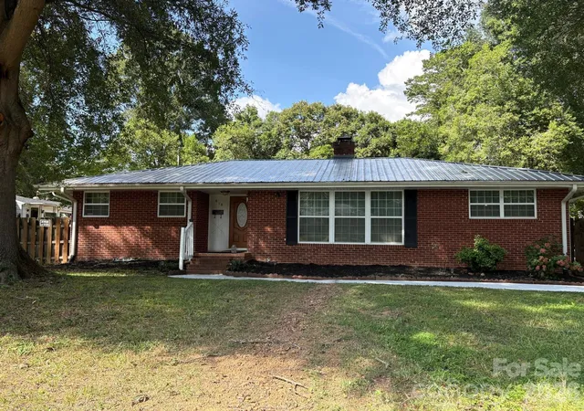 Photo 1 of Single family home for sale at 818 Hillcrest Ave, Gastonia, NC 28052 | MLS# 4424650 | Listing updated on 2026-09-18