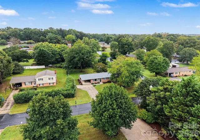 Photo 2 of Sale Pending at 2712 33rd Avenue Ne, Hickory, NC 28601 | MLS# 4424654 | Listing updated on 2026-09-26