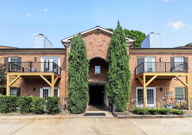 Photo 2 of Condo for sale at 1012 Queens Rd #C, Charlotte, NC 28207 | MLS# 4424659 | Listing updated on 2026-09-25