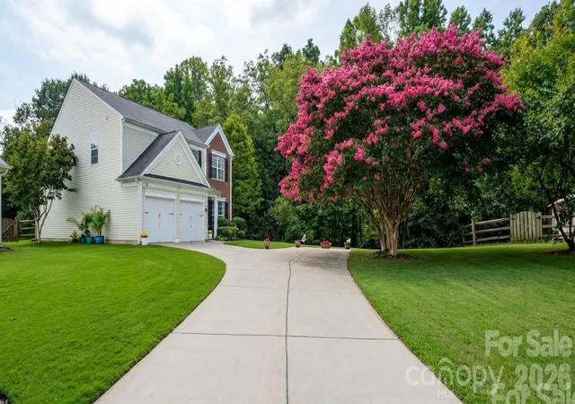 Photo 2 of Single family home for sale at 9420 Hillston Ridge Rd, Huntersville, NC 28078 | MLS# 4424666 | Listing updated on 2026-10-06