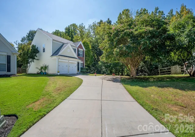 Photo 2 of Single family home for sale at 9420 Hillston Ridge Rd, Huntersville, NC 28078 | MLS# 4424666 | Listing updated on 2026-10-01