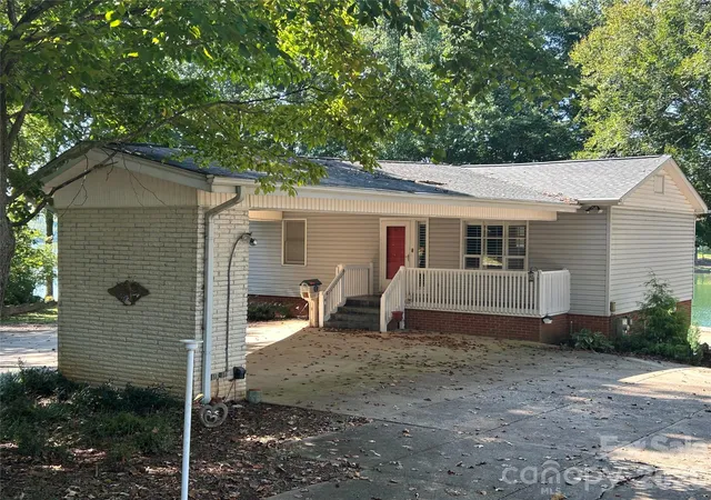 Photo 1 of Single family home for sale at 2214 Holly Ln, Shelby, NC 28150 | MLS# 4424669 | Listing updated on 2026-09-15