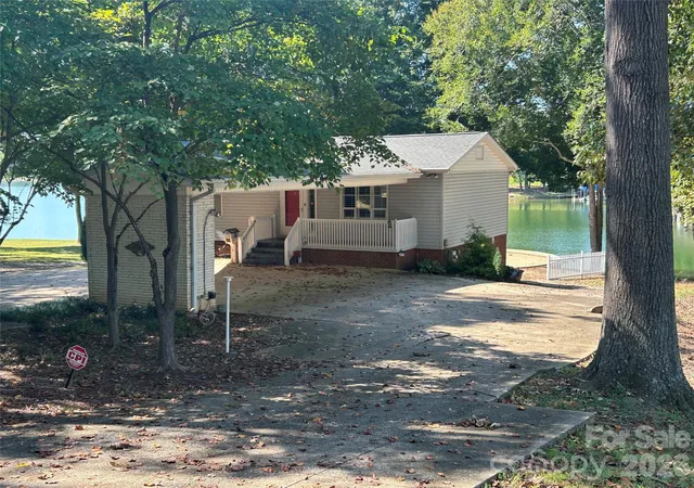 Photo 2 of Single family home for sale at 2214 Holly Ln, Shelby, NC 28150 | MLS# 4424669 | Listing updated on 2026-09-15