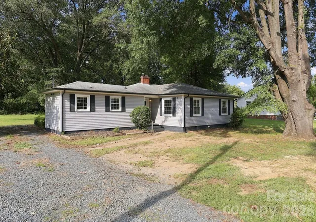 Photo 2 of Single family home for sale at 909 Rhode Is Ave, Kannapolis, NC 28083 | MLS# 4424673 | Listing updated on 2026-09-21