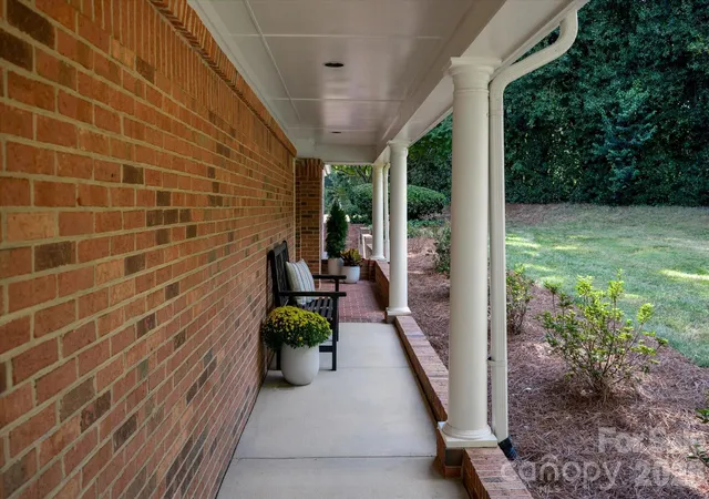 Photo 3 of Townhouse for sale at 1804 Meadowood Ln, Charlotte, NC 28211 | MLS# 4424678 | Listing updated on 2026-10-14