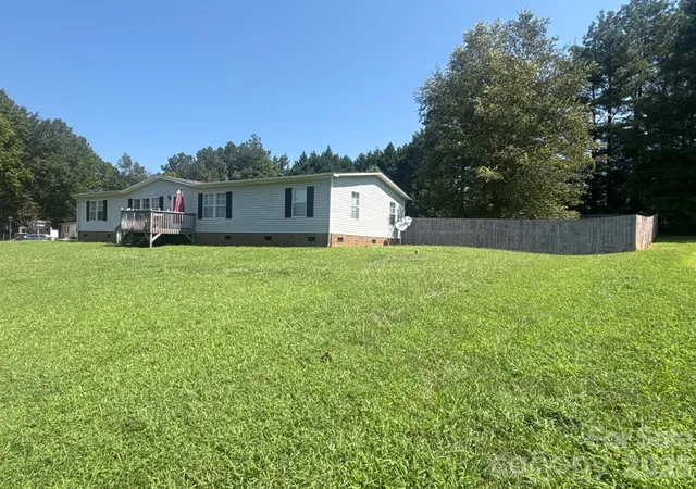 Photo 4 of Single family home for sale at 901 Grace Dr, Stanley, NC 28164 | MLS# 4424679 | Listing updated on 2026-09-15