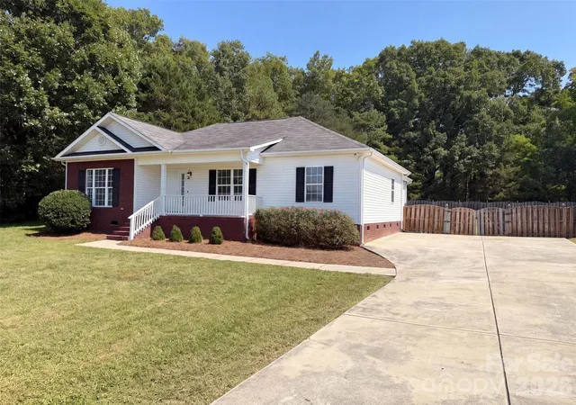Photo 3 of Sale Pending at 133 Polaris Dr, Wingate, NC 28174 | MLS# 4424680 | Listing updated on 2026-09-23