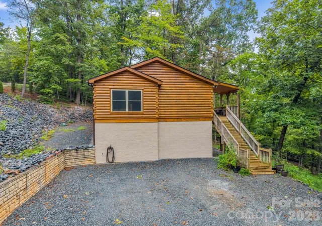 Photo 3 of Single family home for sale at 344 Wolf Trl, Lake Lure, NC 28746 | MLS# 4424694 | Listing updated on 2026-09-26