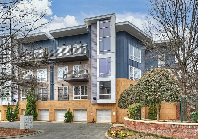 Condo for sale at 2200 Lyndhurst Ave #102, Charlotte, NC 28203 | MLS# 4424698