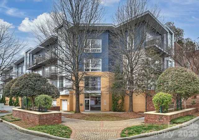 Photo 1 of Condo for sale at 2200 Lyndhurst Ave #102, Charlotte, NC 28203 | MLS# 4424698 | Listing updated on 2026-09-18