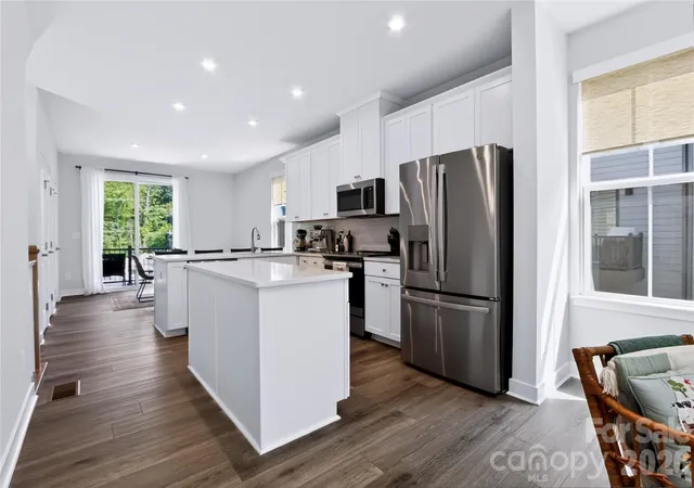 Photo 4 of Townhouse for sale at 505 Cubitt Ct, Charlotte, NC 28205 | MLS# 4424707 | Listing updated on 2026-09-26