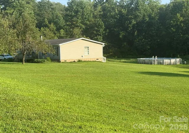 Photo 3 of Single family home for sale at 907 Epley Dr, Marion, NC 28752 | MLS# 4424716 | Listing updated on 2026-09-22