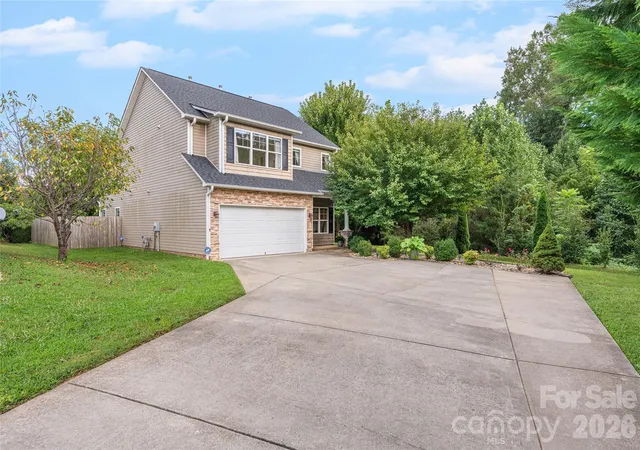 Photo 1 of Single family home for sale at 16 Holmes Ln, Arden, NC 28704 | MLS# 4424717 | Listing updated on 2026-09-17