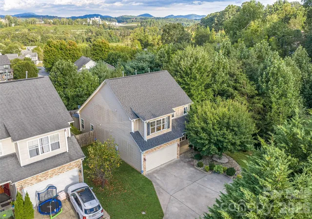 Photo 3 of Single family home for sale at 16 Holmes Ln, Arden, NC 28704 | MLS# 4424717 | Listing updated on 2026-09-17