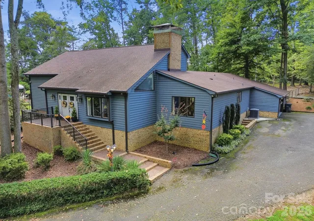 Photo 2 of Sale Pending at 211 Lamplighter Ln, Mount Holly, NC 28120 | MLS# 4424718 | Listing updated on 2026-09-20