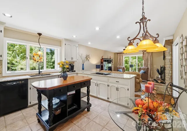 Photo 4 of Sale Pending at 211 Lamplighter Ln, Mount Holly, NC 28120 | MLS# 4424718 | Listing updated on 2026-09-20