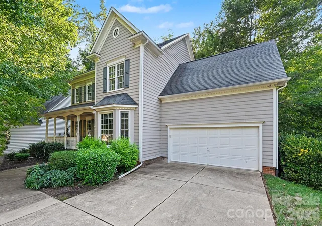 Photo 3 of Single family home for sale at 130 River Wood Dr, Fort Mill, SC 29715 | MLS# 4424719 | Listing updated on 2026-09-18