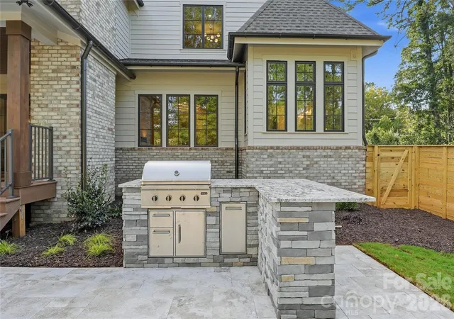Photo 3 of Single family home for sale at 617 Shelton St, Charlotte, NC 28270 | MLS# 4424726 | Listing updated on 2026-09-17