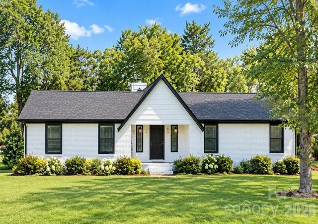 Photo 1 of Single family home for sale at 425 Acorn Oaks Dr, Salisbury, NC 28146 | MLS# 4424730 | Listing updated on 2026-09-25