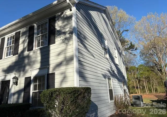 Photo 3 of Single family home for sale at 5324 Donnefield Dr, Charlotte, NC 28227 | MLS# 4424740 | Listing updated on 2026-09-16