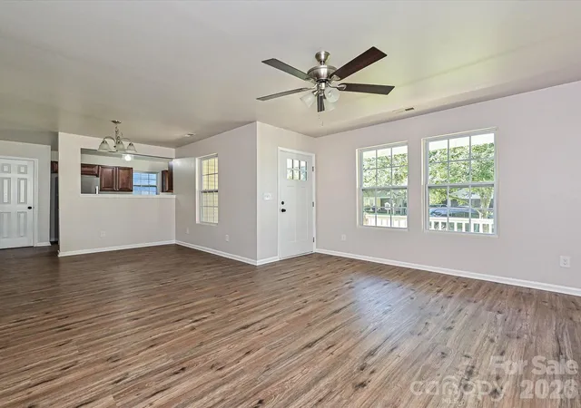 Photo 4 of Single family home for sale at 930 Wainwright Ave, Charlotte, NC 28206 | MLS# 4424744 | Listing updated on 2026-10-28