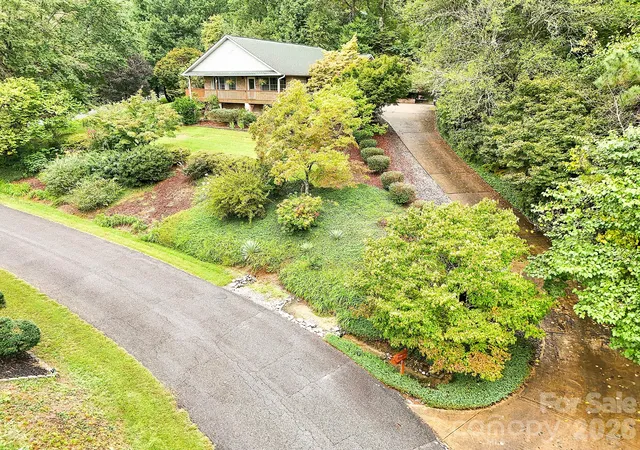 Photo 1 of Single family home for sale at 2008 Deep Woods Dr, Hendersonville, NC 28739 | MLS# 4424747 | Listing updated on 2026-09-28