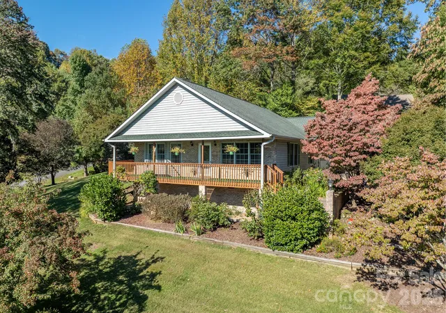 Photo 1 of Single family home for sale at 2008 Deep Woods Dr, Hendersonville, NC 28739 | MLS# 4424747 | Listing updated on 2026-10-14