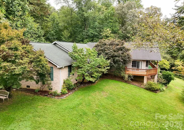 Photo 3 of Single family home for sale at 2008 Deep Woods Dr, Hendersonville, NC 28739 | MLS# 4424747 | Listing updated on 2026-09-28