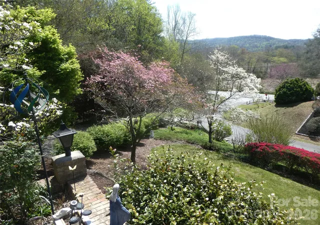 Photo 3 of Single family home for sale at 2008 Deep Woods Dr, Hendersonville, NC 28739 | MLS# 4424747 | Listing updated on 2026-09-28
