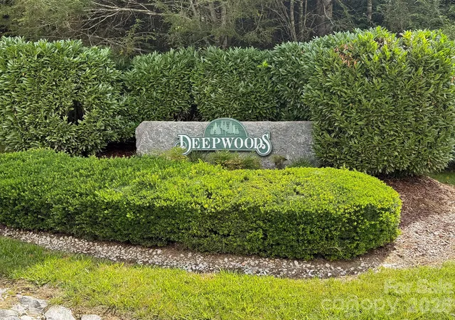 Photo 4 of Single family home for sale at 2008 Deep Woods Dr, Hendersonville, NC 28739 | MLS# 4424747 | Listing updated on 2026-09-28