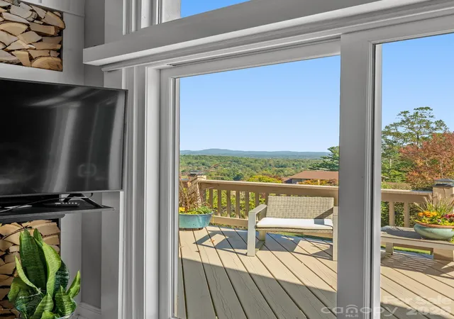 Listing Photo 5 - Condo for sale in building located at 116 Country Ridge Rd, Hendersonville, NC 28739