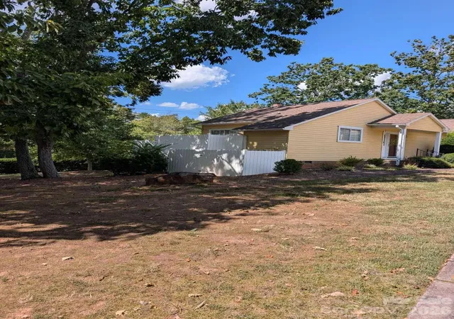 Photo 3 of Condo for sale at 1650 Robins Nest Ct #A, Gastonia, NC 28054 | MLS# 4424756 | Listing updated on 2026-09-16