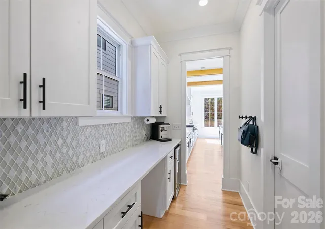 Photo 4 of Single family home for sale at 3224 E Ford Rd, Charlotte, NC 28205 | MLS# 4424757 | Listing updated on 2026-09-18