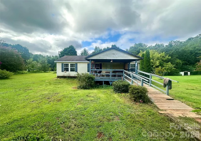 Photo 1 of Single family home for sale at 226 Flt Rock Dr, Lincolnton, NC 28092 | MLS# 4424761 | Listing updated on 2026-09-16
