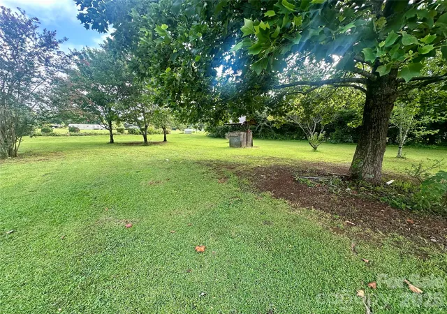 Photo 3 of Single family home for sale at 226 Flt Rock Dr, Lincolnton, NC 28092 | MLS# 4424761 | Listing updated on 2026-09-16
