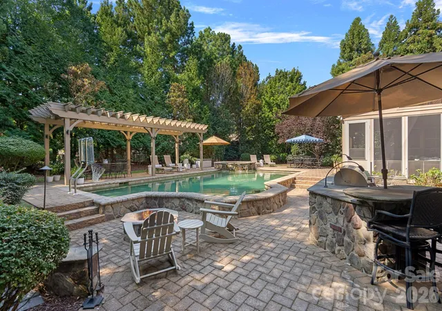 Photo 3 of Mansion for sale at 1104 Longwood Ct, Matthews, NC 28104 | MLS# 4424764 | Listing updated on 2026-09-30