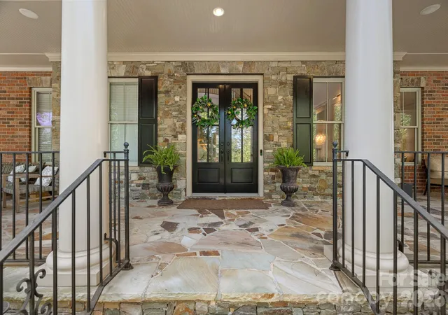 Photo 3 of Single family home for sale at 1104 Longwood Ct, Matthews, NC 28104 | MLS# 4424764 | Listing updated on 2026-09-30