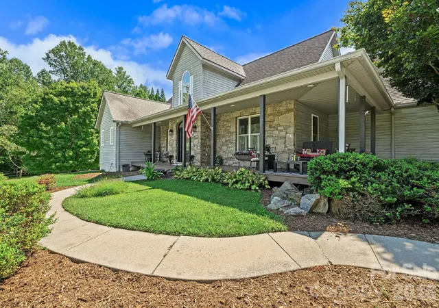 Photo 4 of Single family home for sale at 187 Duncan Crk Rd, Fletcher, NC 28732 | MLS# 4424773 | Listing updated on 2026-09-21
