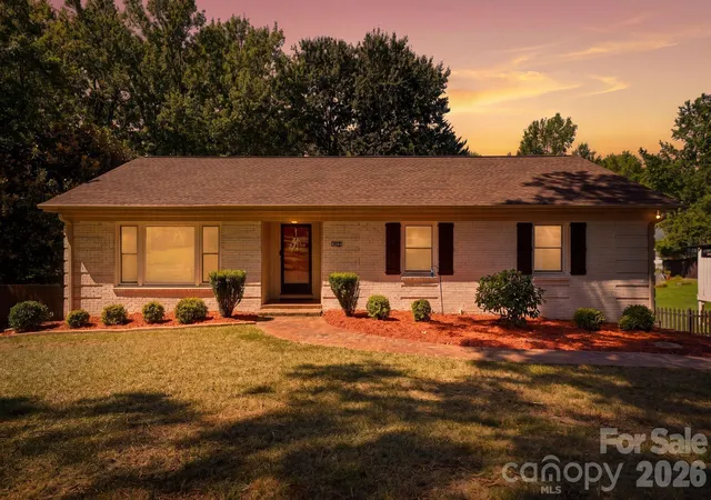Photo 2 of Single family home for sale at 912 Tally Ho Ct, Charlotte, NC 28212 | MLS# 4424793 | Listing updated on 2026-09-26
