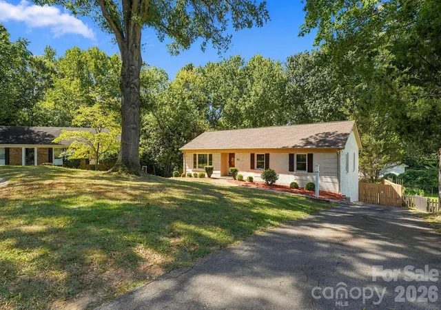 Photo 3 of Single family home for sale at 912 Tally Ho Ct, Charlotte, NC 28212 | MLS# 4424793 | Listing updated on 2026-09-26
