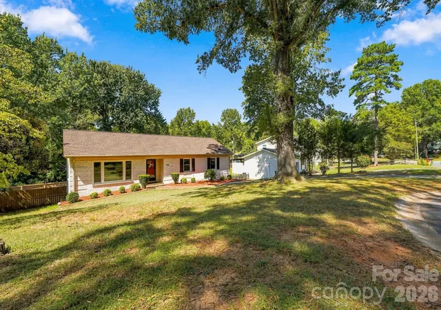 Photo 3 of Single family home for sale at 912 Tally Ho Ct, Charlotte, NC 28212 | MLS# 4424793 | Listing updated on 2026-09-26