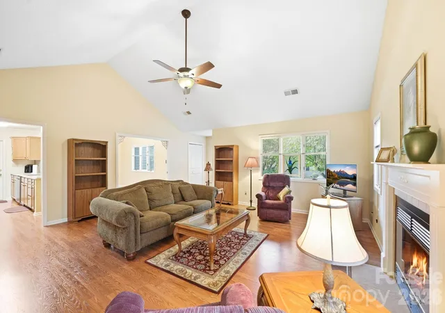 Photo 4 of Townhouse for sale at 310 Robertson St, Burnsville, NC 28714 | MLS# 4424794 | Listing updated on 2026-09-28